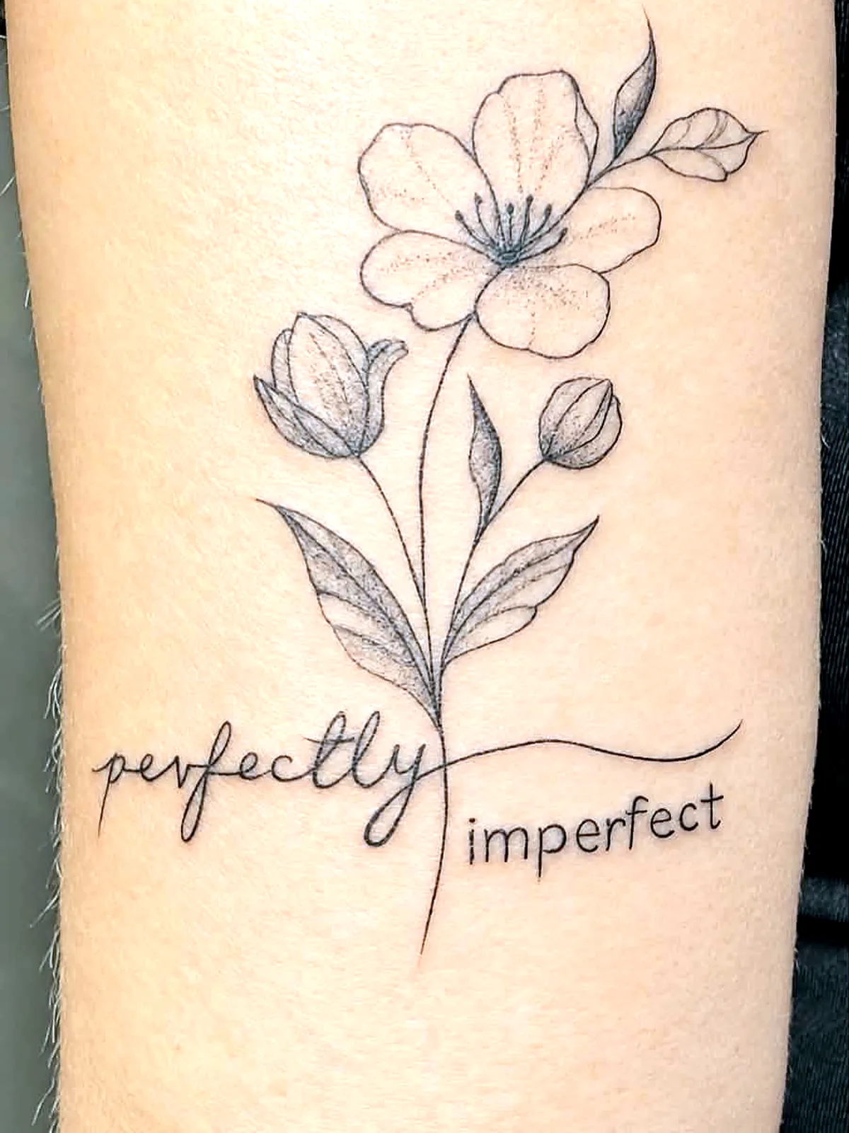 Kwiaty z napisem perfectly imperfect